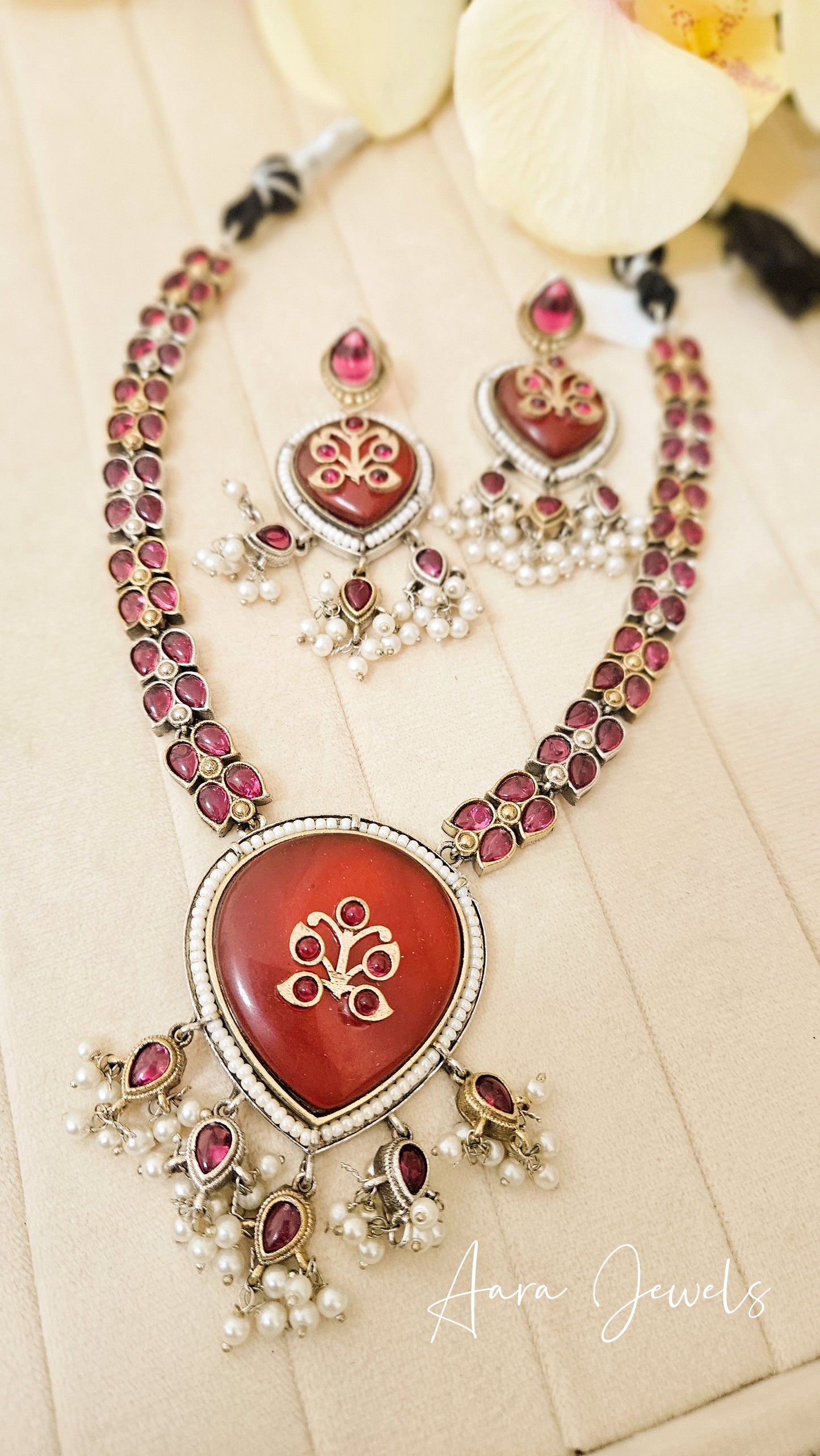 Silver Look Alike Monalisa Stone Necklace Set