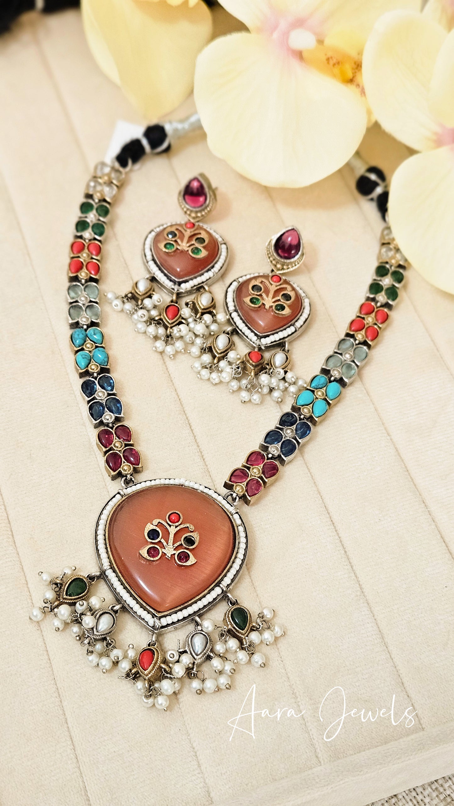 Silver Look Alike Monalisa Stone Necklace Set