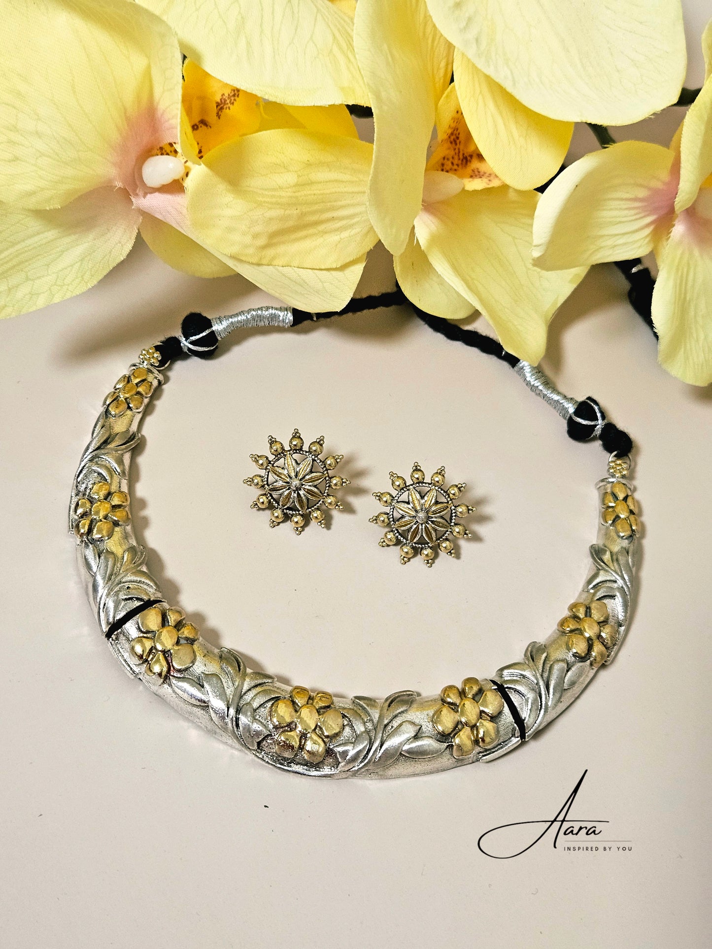 Handcrafted Silver Look Alike Dual Tone Hasli Necklace Set