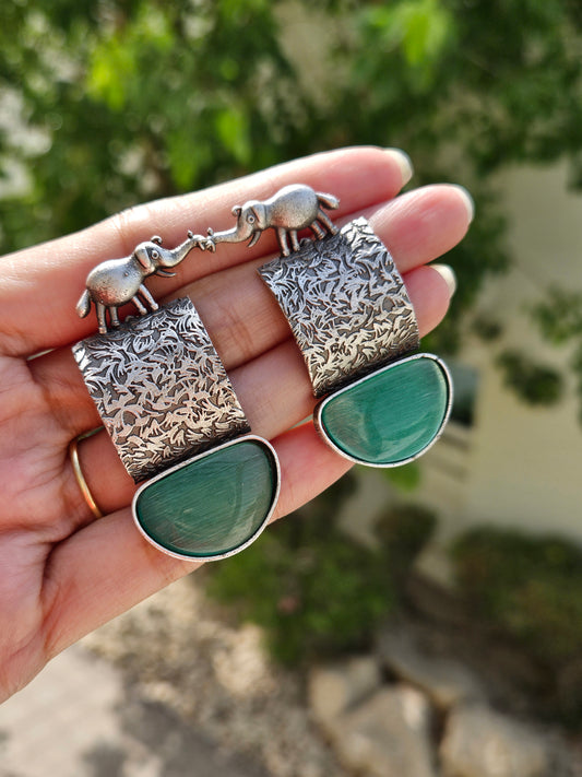 Shahi Silver Look Alike Monalisa Stone Earrings - Mint